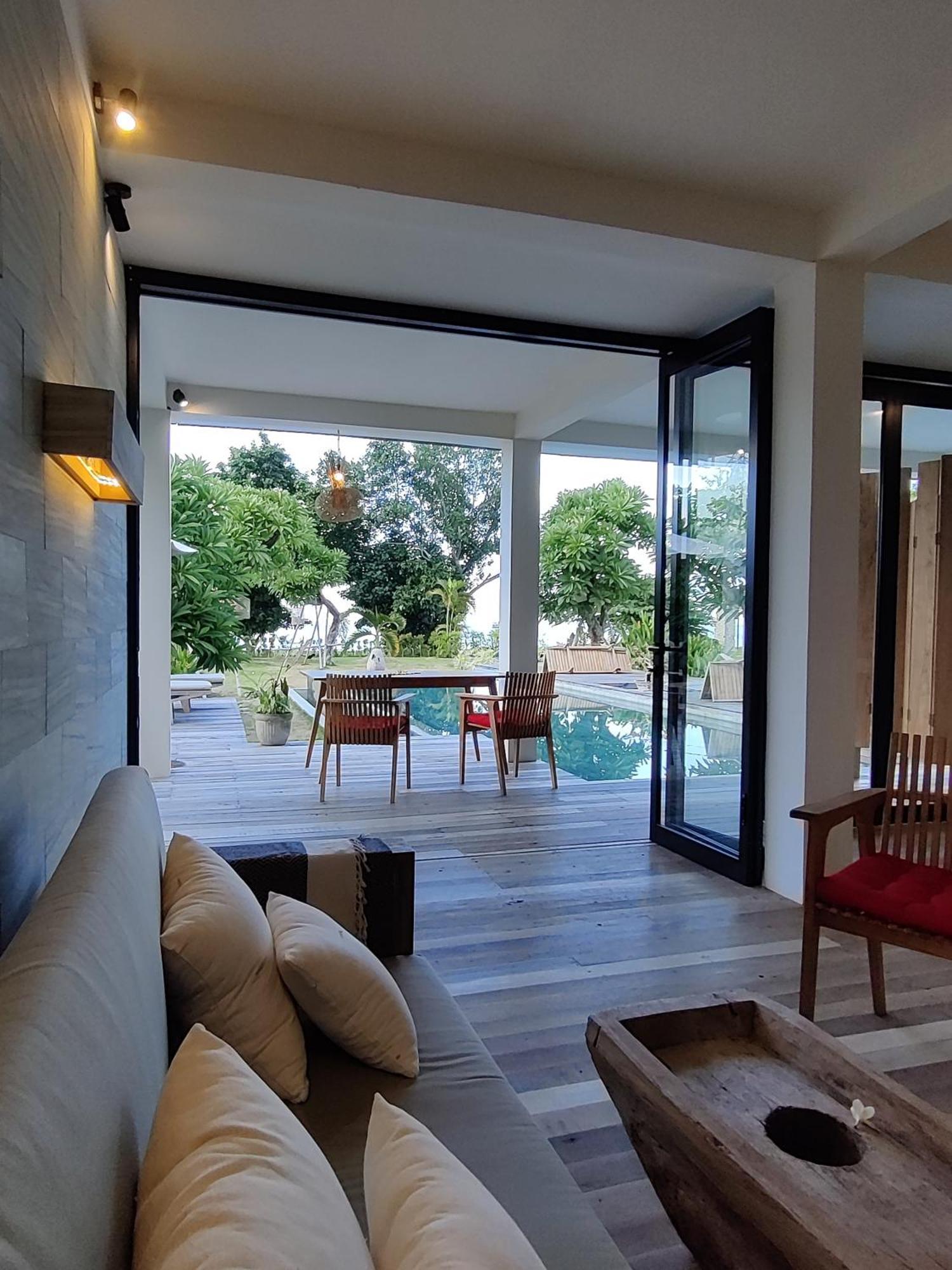 Joglo Apong Beachfront Apartment *