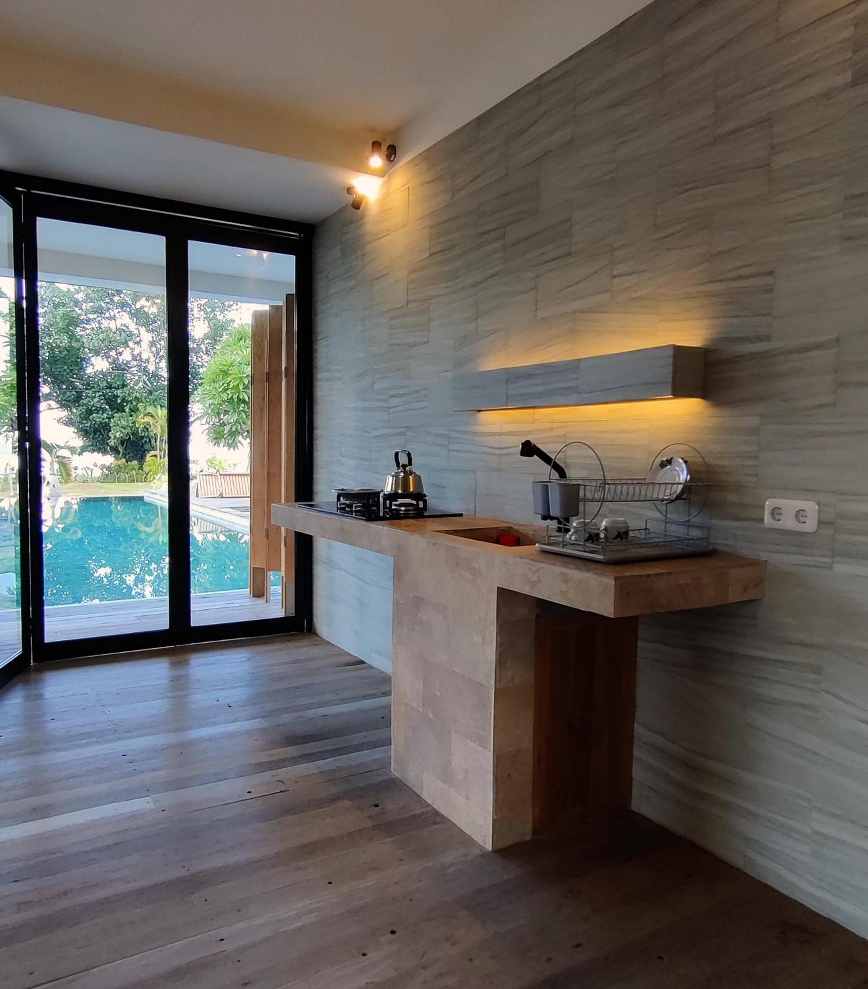 Apartment Joglo Apong Beachfront *