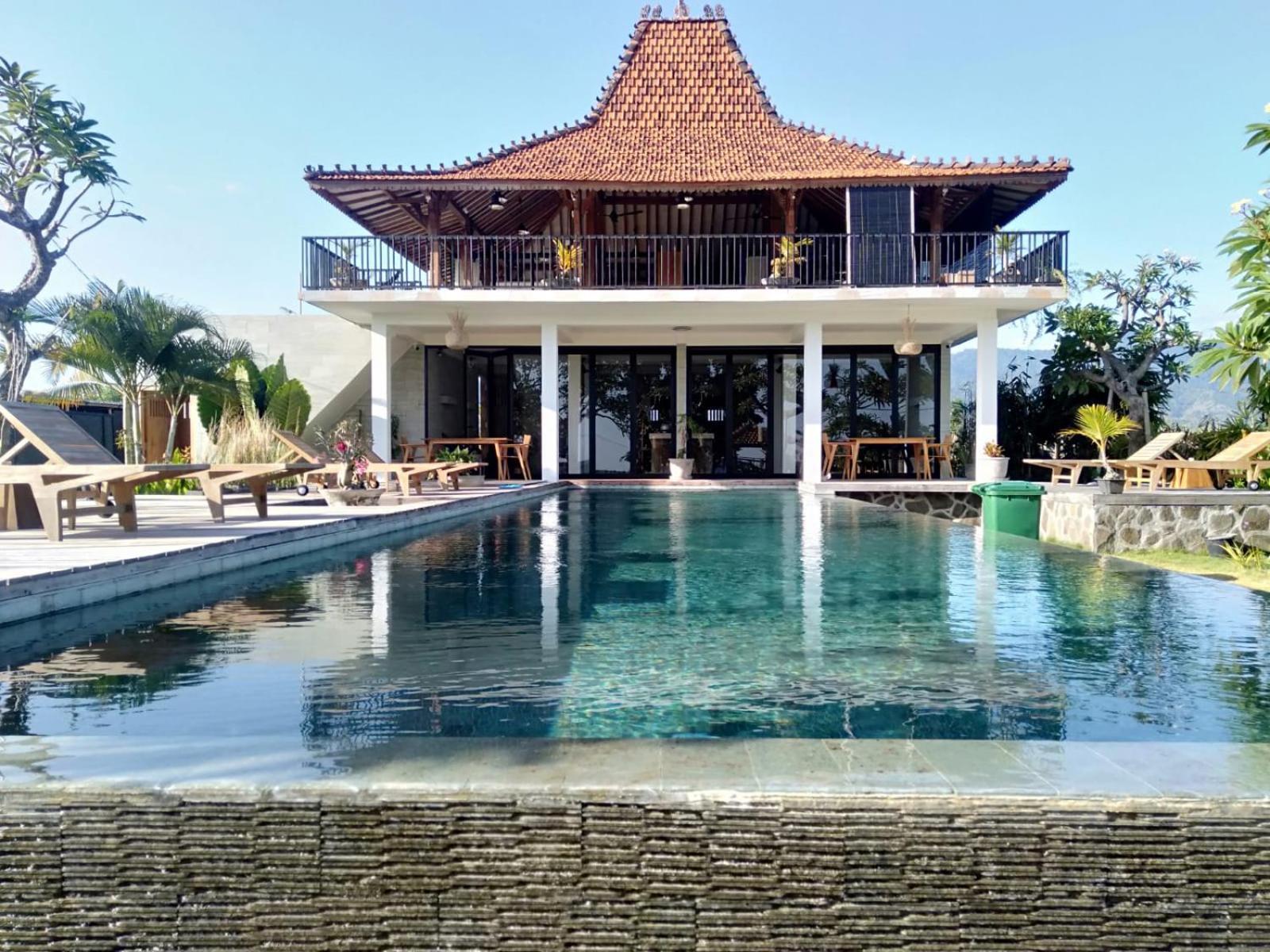 Joglo Apong Beachfront Apartment