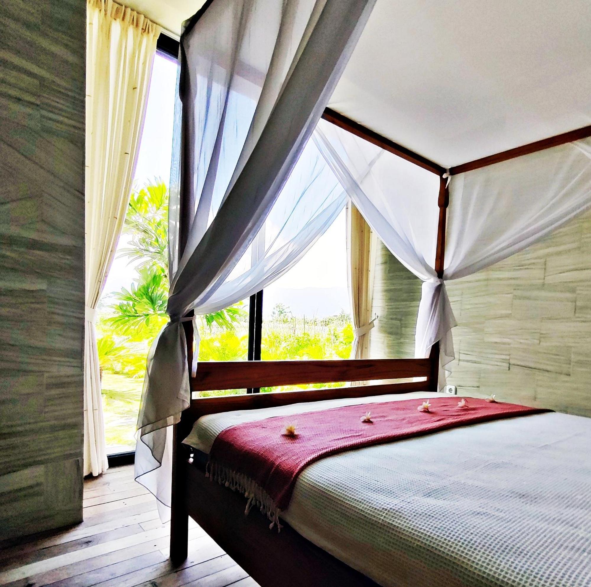 Joglo Apong Beachfront Apartment