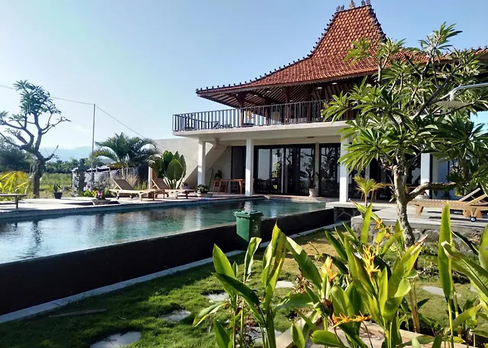 Joglo Apong Beachfront Apartment