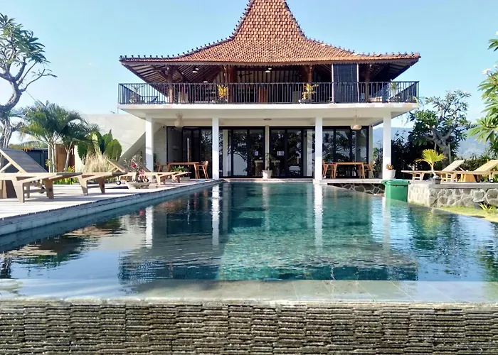 Joglo Apong Beachfront Apartment
