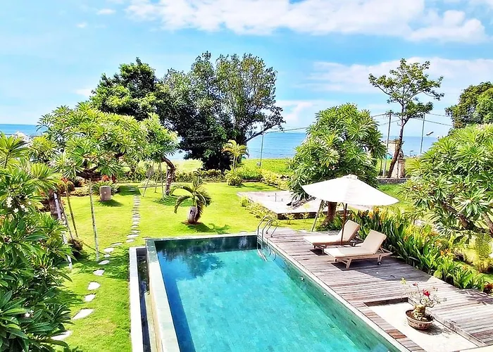 Joglo Apong Beachfront Apartment