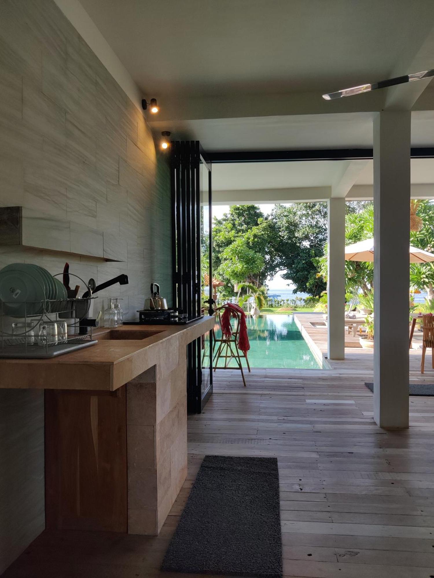 Joglo Apong Beachfront