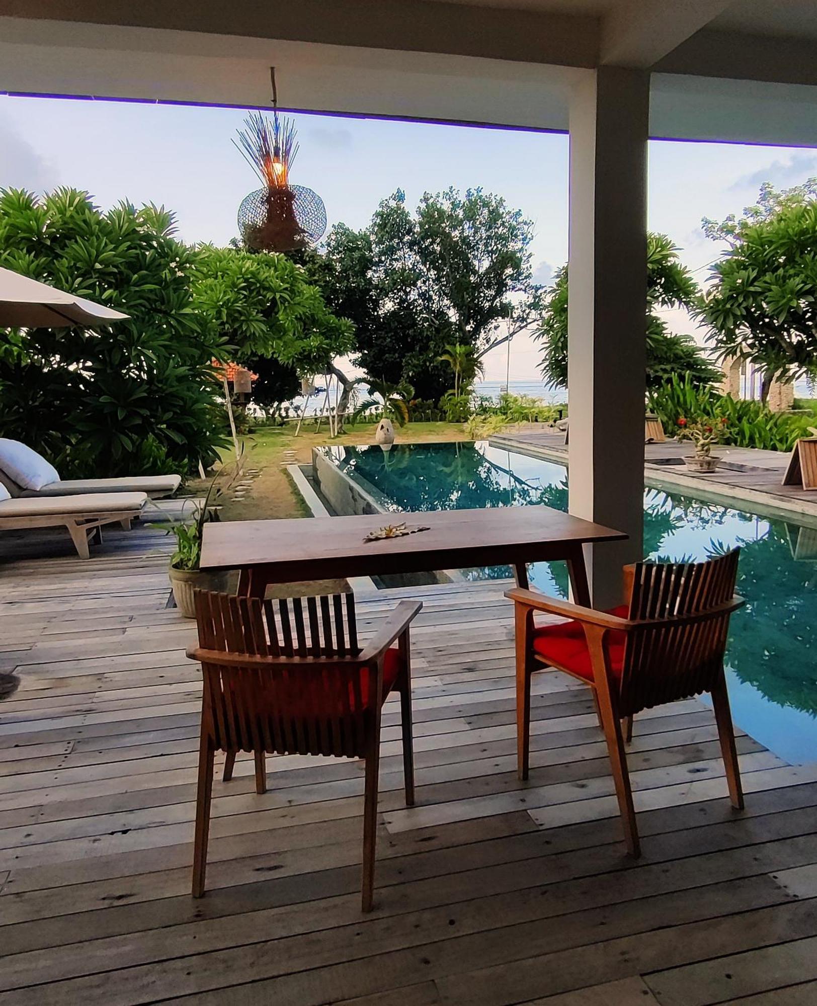 Joglo Apong Beachfront * Tegallengah