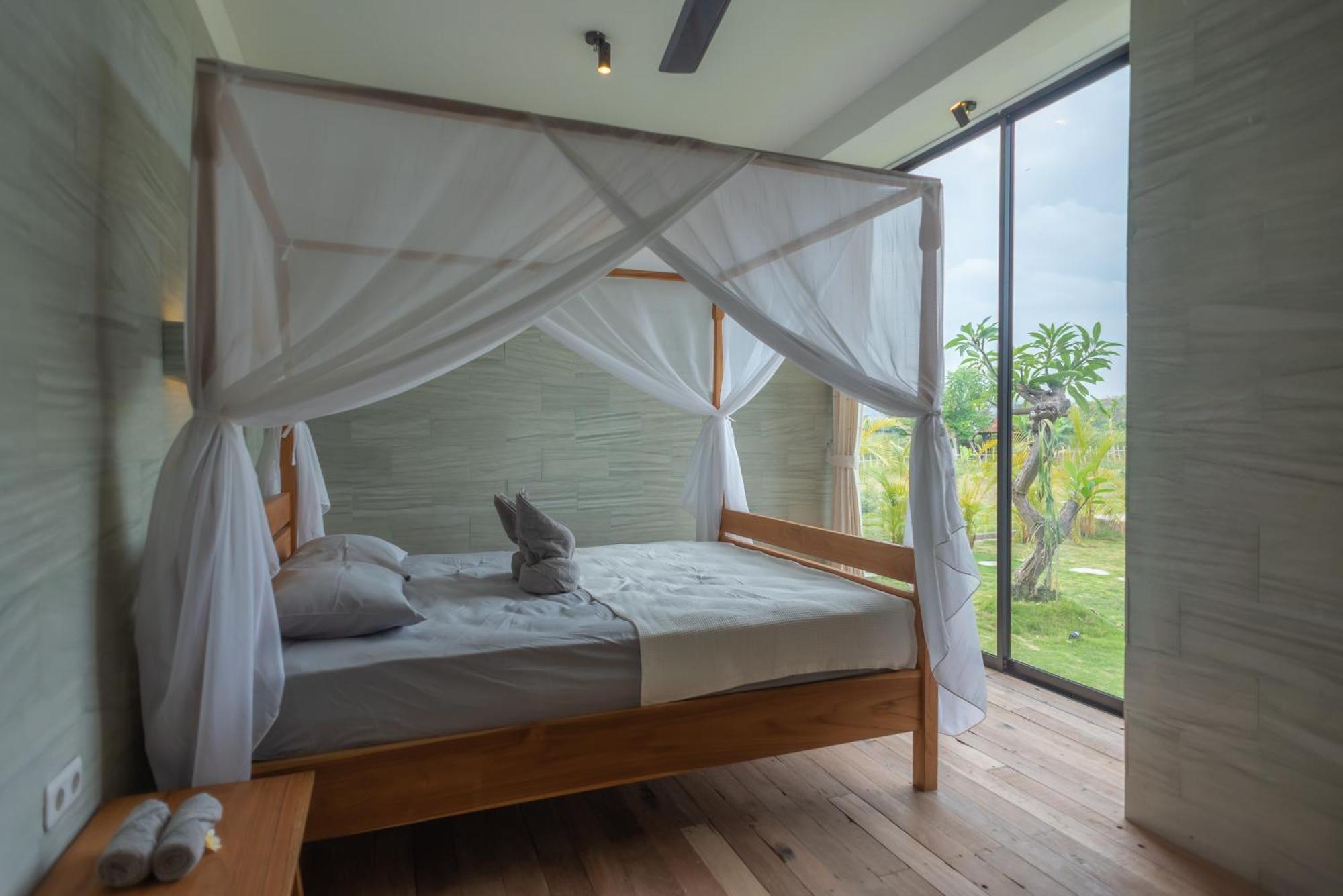 Joglo Apong Beachfront Apartment