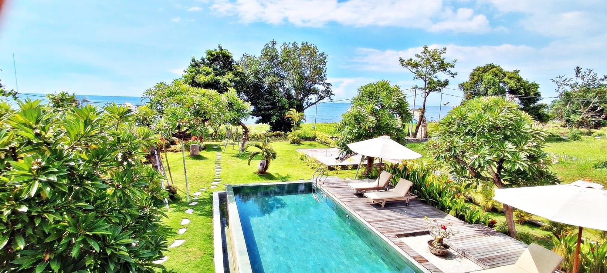 Joglo Apong Beachfront Apartment Tegallengah