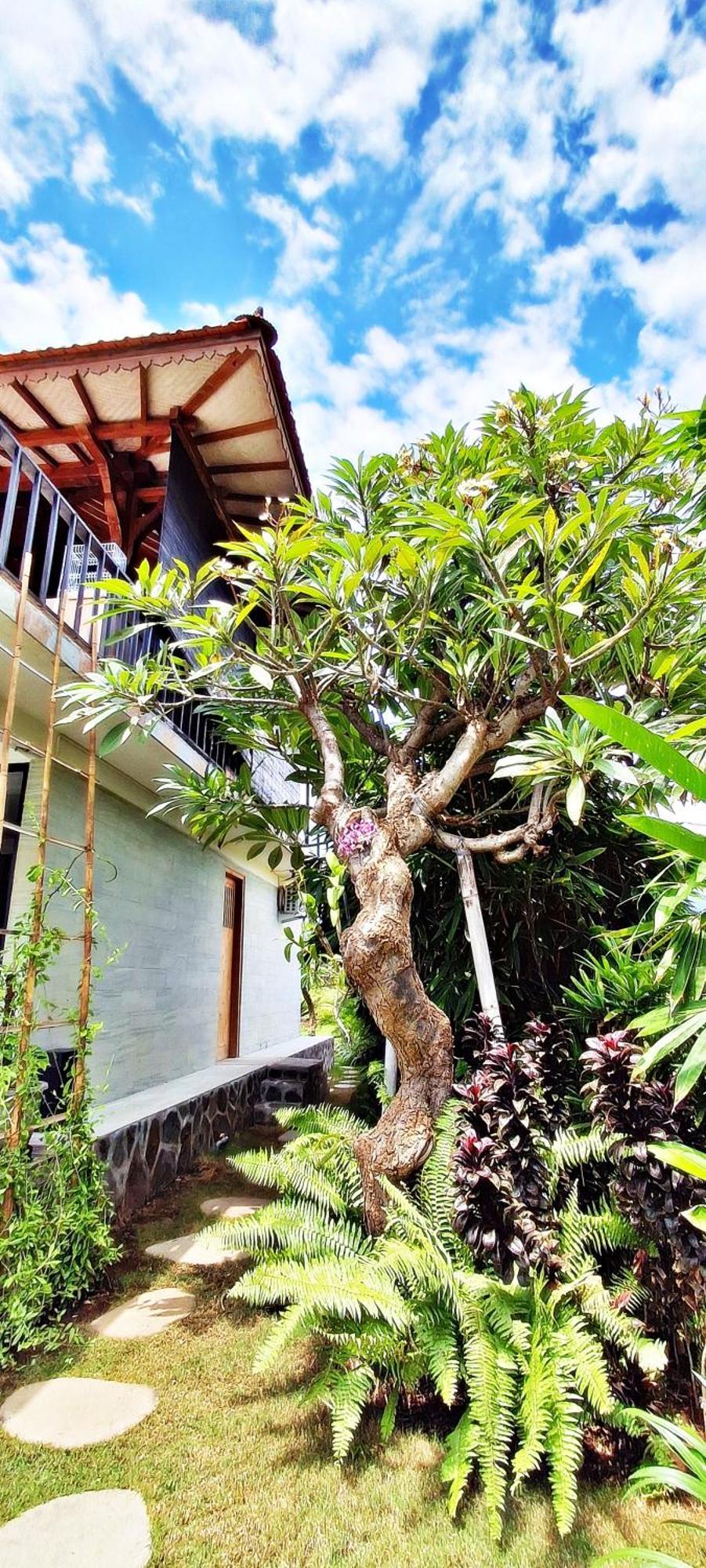 Apartment Joglo Apong Beachfront *