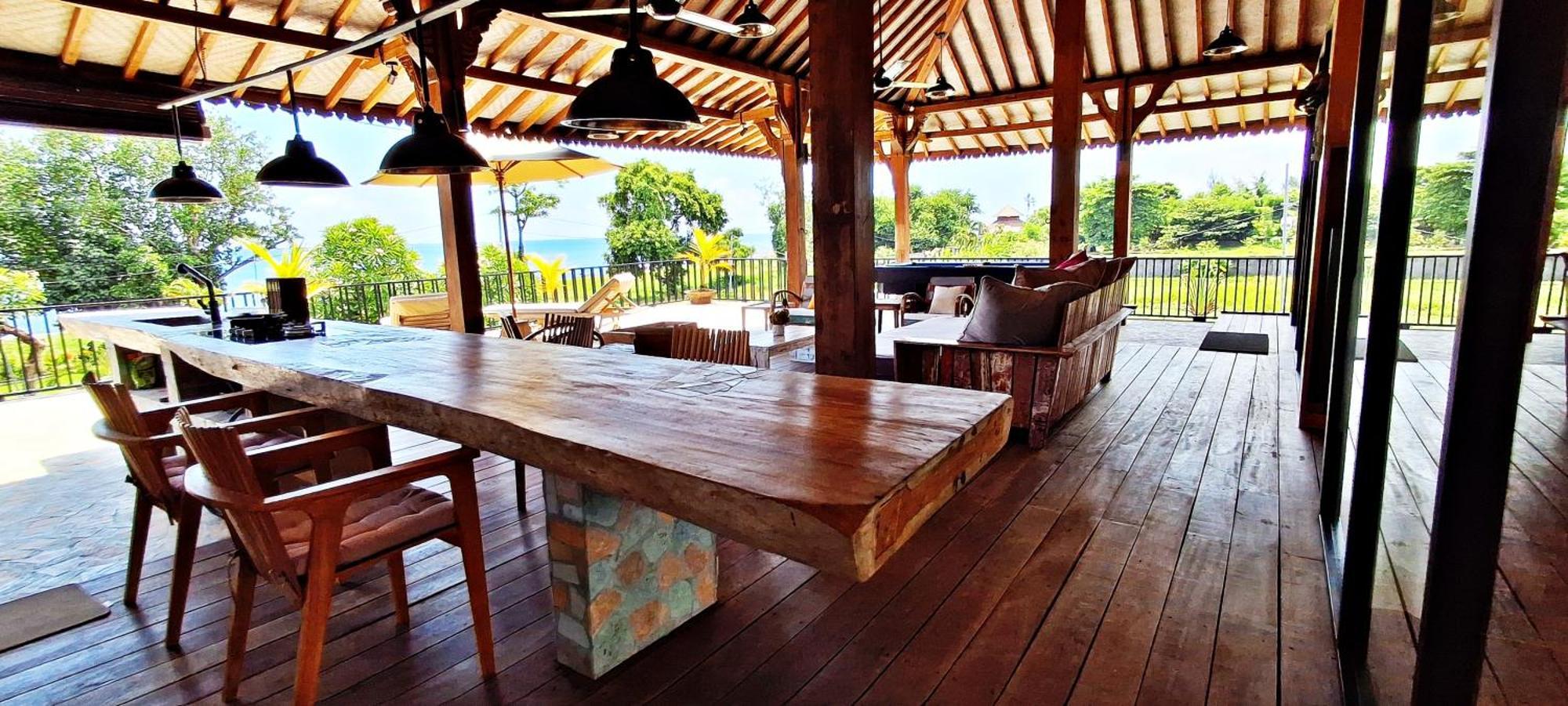 Joglo Apong Beachfront Apartment Tegallengah