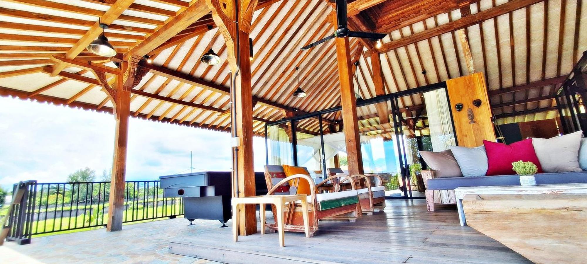 Joglo Apong Beachfront * Tegallengah
