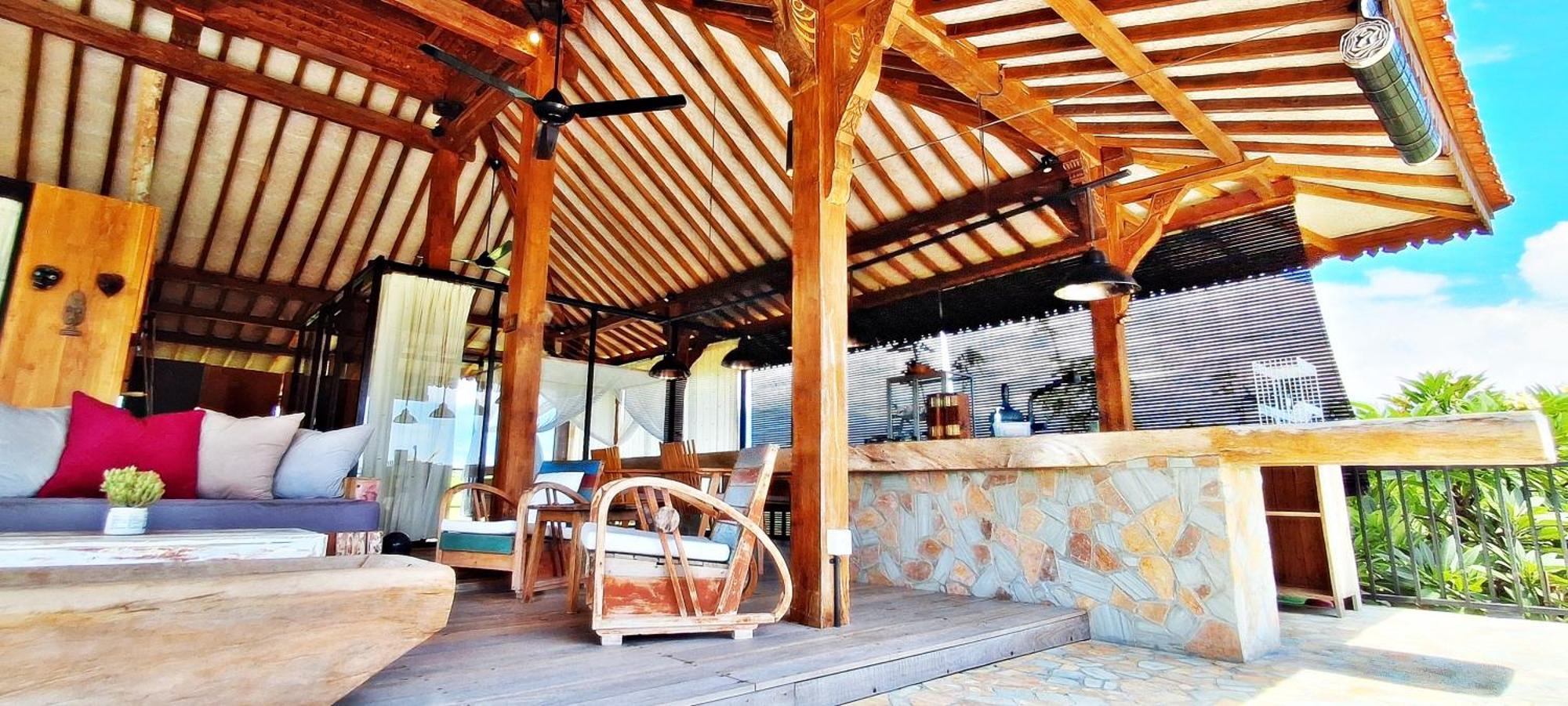 Joglo Apong Beachfront Apartment