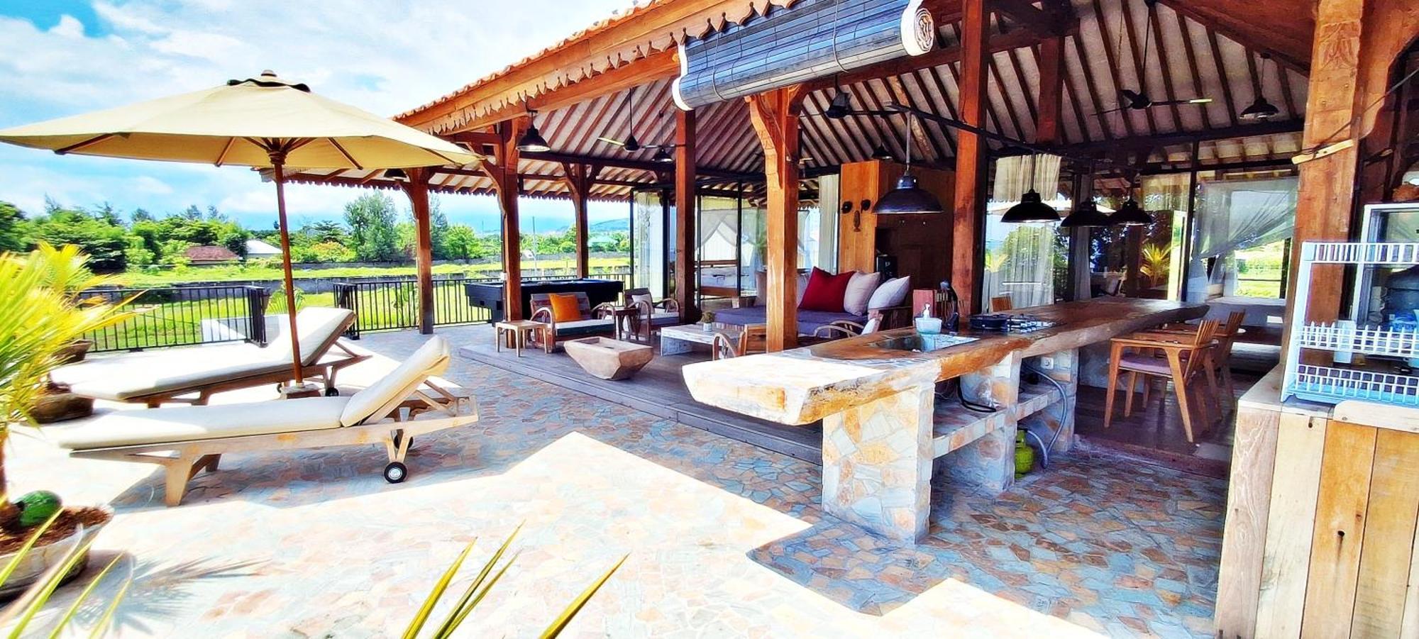 Apartment Joglo Apong Beachfront *