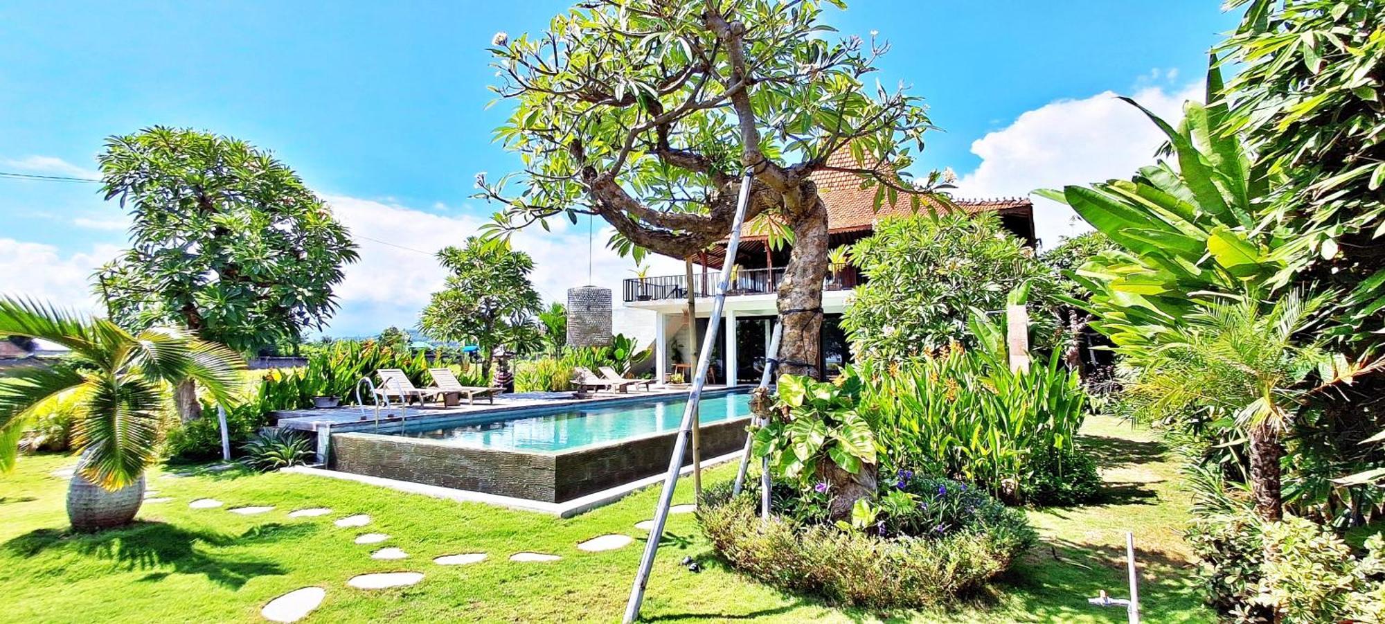 Joglo Apong Beachfront Apartment *